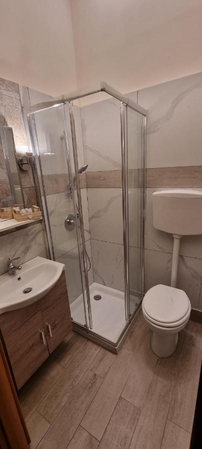 Keira House Napoli Hotel ภายนอก รูปภาพ